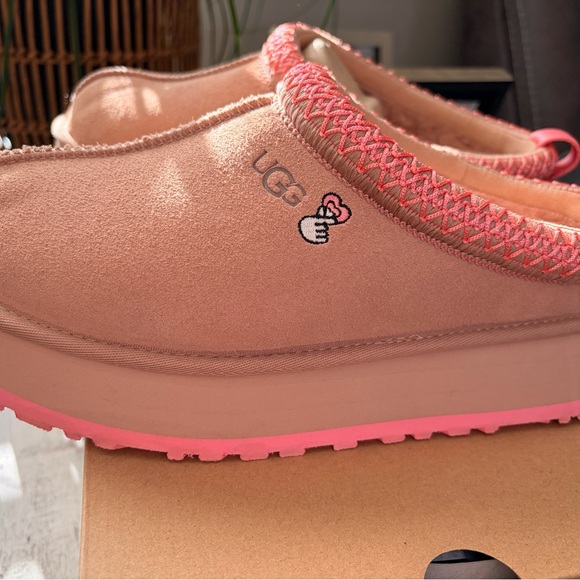 UGG Brown and Pink Tazz Love 25 Slip-Ons
Limited edition - Picture 8 of 14